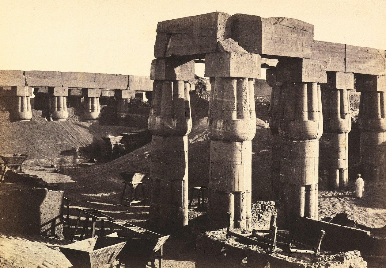 "مصر وفلسطين": صف أعمدة باحة مهرجان أمنحتب الثالث في معبد الأقصر (الأقصر) ، مصر بواسطة فرانسيس فريث