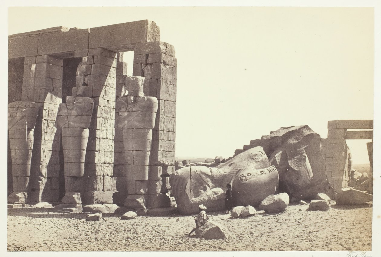 أعمدة أوزيرايد والعملاق الساقط العظيم ، ج. 1857 ، طُبع عام 1862. بواسطة فرانسيس فريث