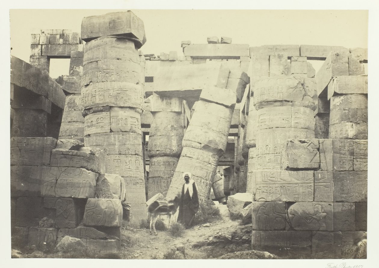 أعمدة في القاعة الكبرى ، الكرنك ، 1857. بواسطة فرانسيس فريث