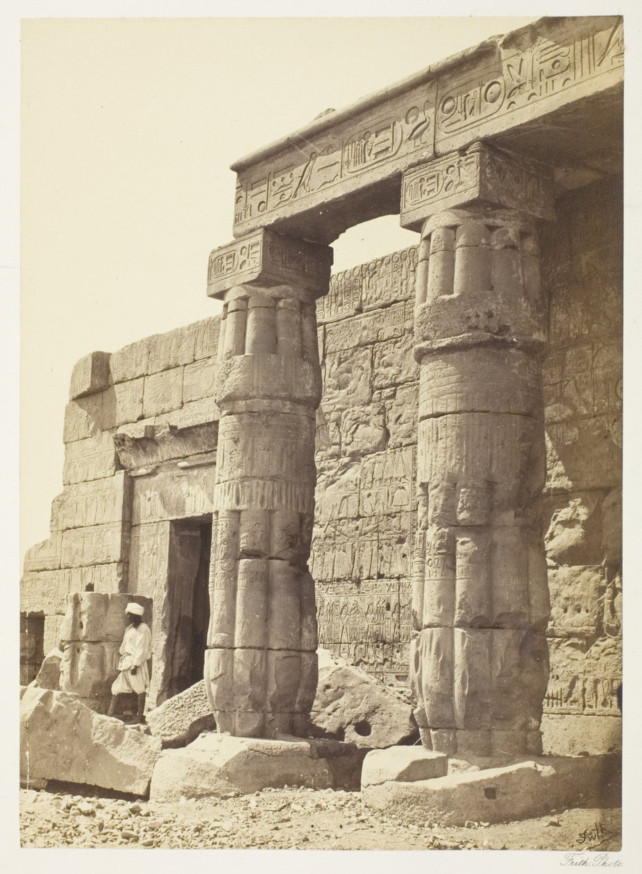Portico of the Temple of Goorneh. رواق معبد جورنه بواسطة فرانسيس فريث