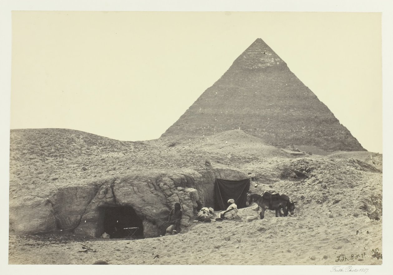 مقابر الصخور وهرم بلزوني ، الجيزة ، 1857. بواسطة فرانسيس فريث