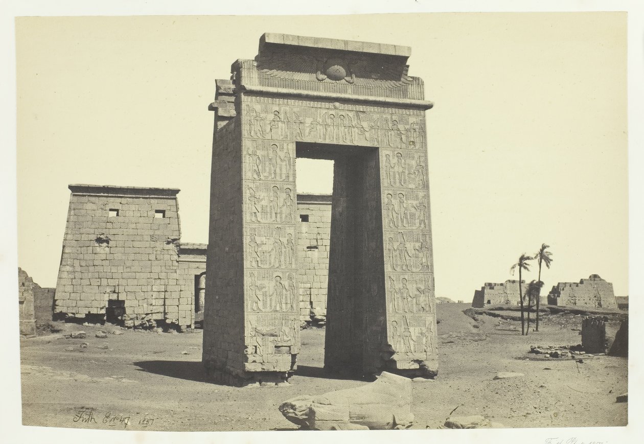بوابة منحوتة ، الكرنك ، 1857. بواسطة فرانسيس فريث