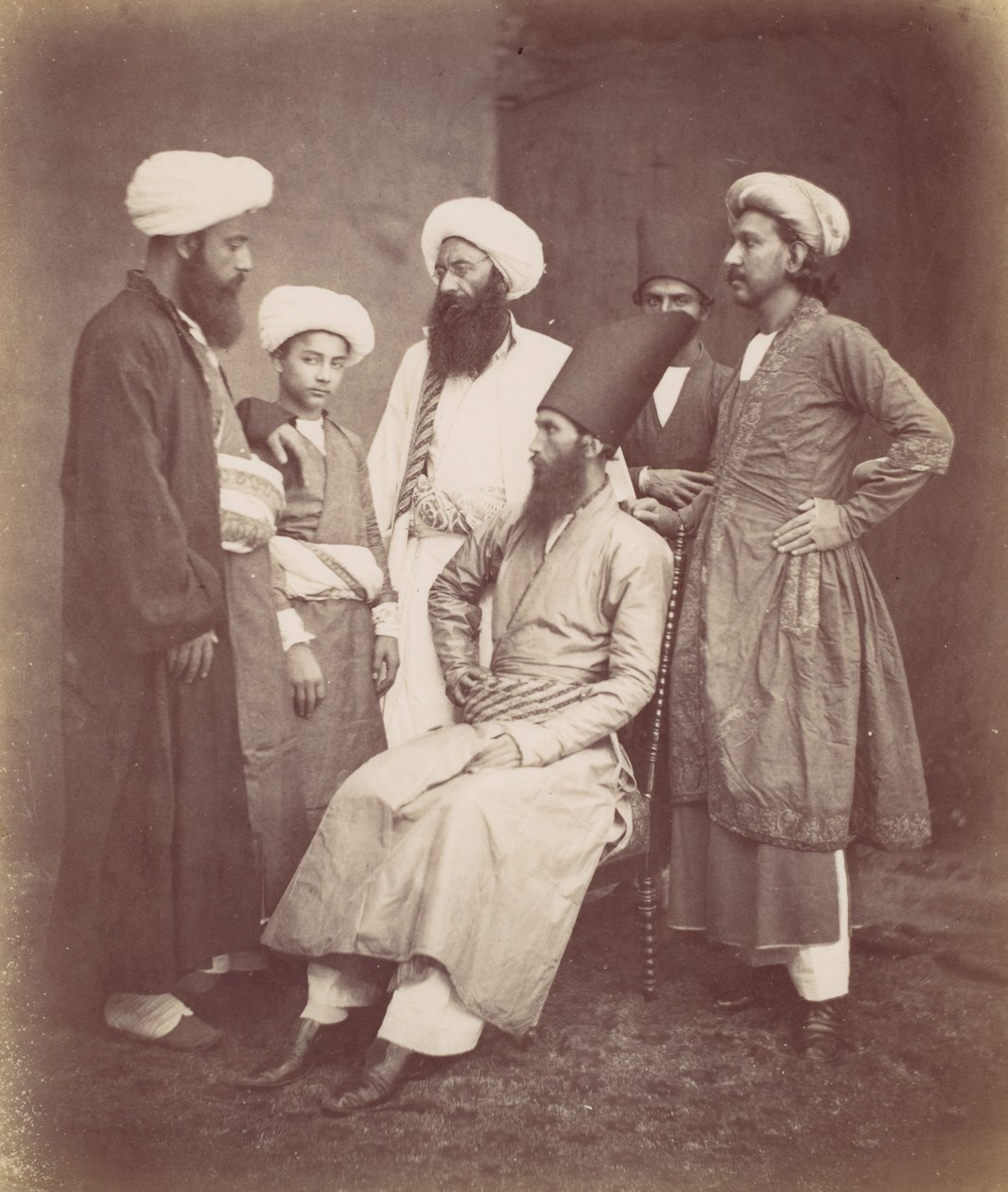 ستة رجال من شرق الهند ، 1870. بواسطة فرانسيس فريث