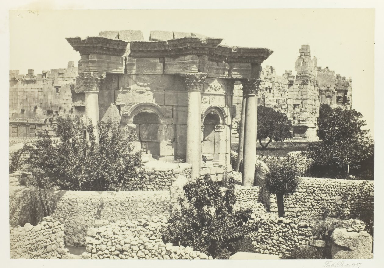 الهيكل الدائري ، بعلبك ، 1857. بواسطة فرانسيس فريث