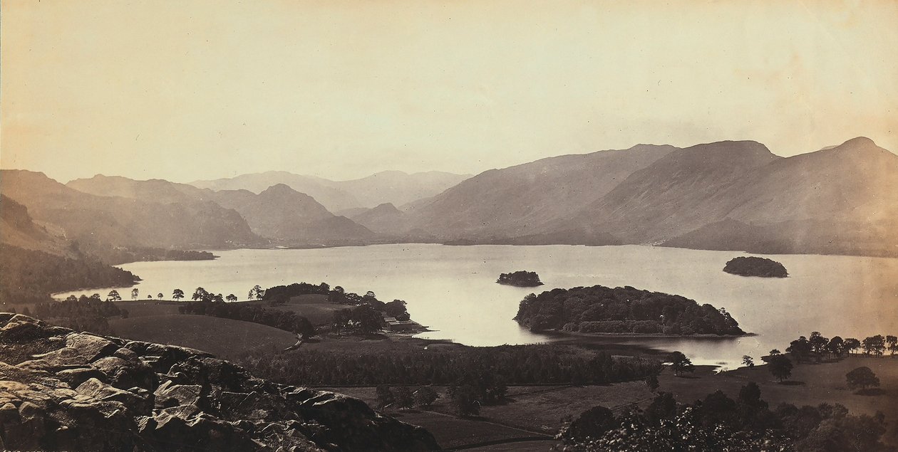 البحيرة بالقرب من Derwentwater في بريطانيا العظمى. بواسطة فرانسيس فريث