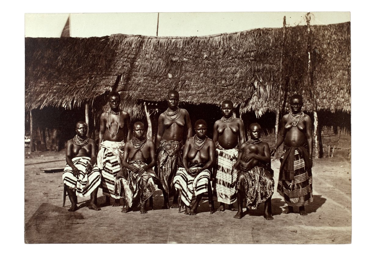 زوجات الملك جورج ، أوبوبو ، بالقرب من كالابار ، نيجيريا ، c.1870 (طبعة زلال) بواسطة فرانسيس دبليو جواك