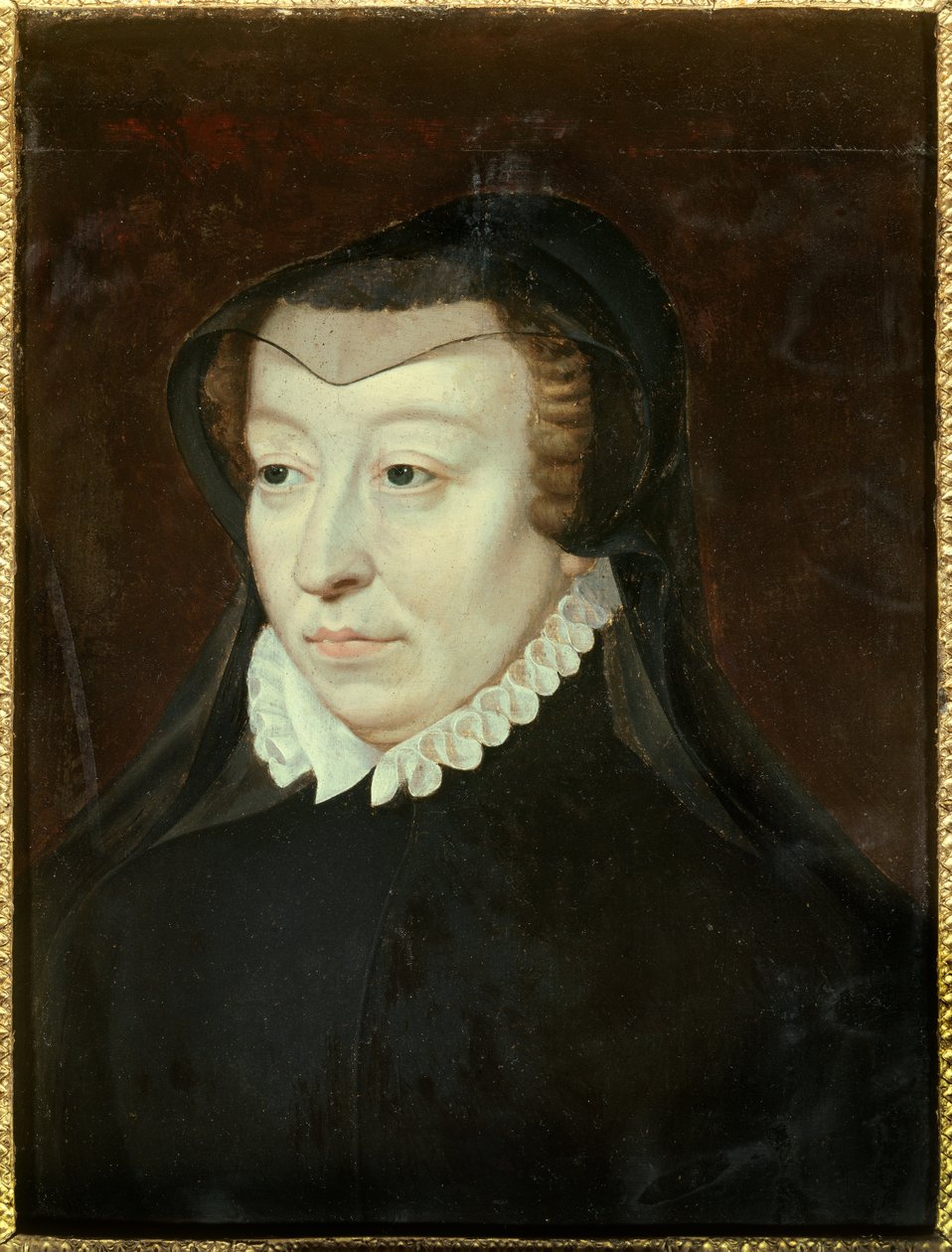 صورة لكاثرين دي ميديسي (كاترينا دي ميديشي) (1519-1589) ، ملكة فرنسا لوحة لفرانسوا كلويت (حوالي 1515-1572) صن. 0،33x0،24 م القرن السادس عشر شانتيلي ، متحف كوندي بواسطة فرانسوا (بعد) كلويت