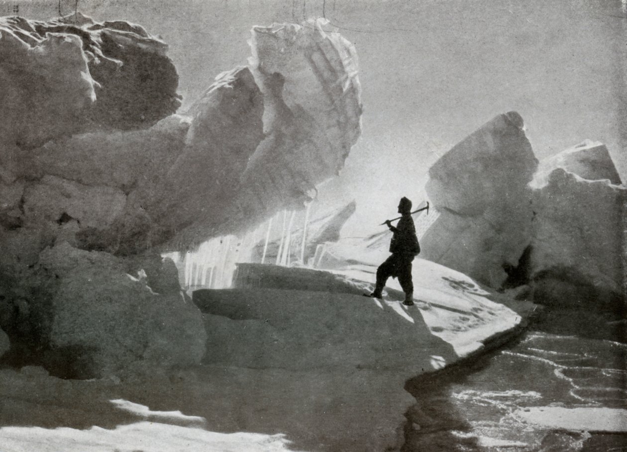 كتل الثلج بالضغط بالقرب من Discovery Bluff ، c1911 ، 1913 بواسطة فرانك دبنهام