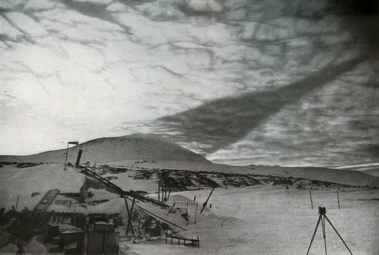 ظل جبل إيريبوس على الغيوم ، سبتمبر 1911 ، 1913 بواسطة فرانك دبنهام