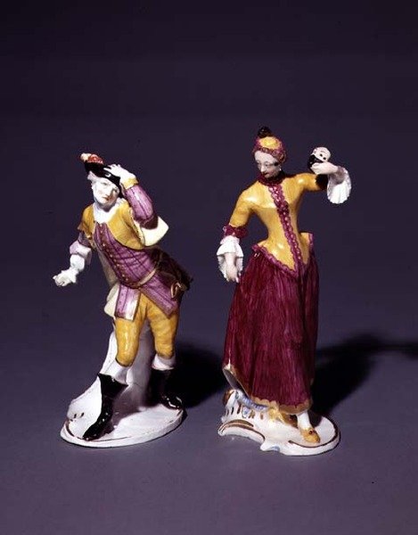 شخصيات 'Commedia dell'Arte' لكولومبين والكابتن سبارينتو ، نيمفنبورغ ، حوالي 1760 (خزف) بواسطة فرانز أنتون بوستيلي