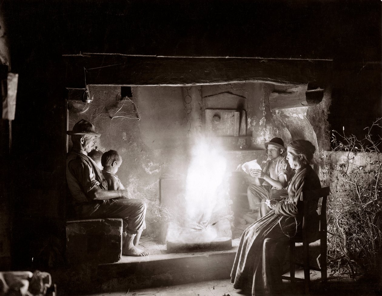 عائلة فلاحية بالقرب من فلورنسا ، c.1900 (صفيحة زجاجية) بواسطة فراتيلي Alinari فراتيلي Alinari