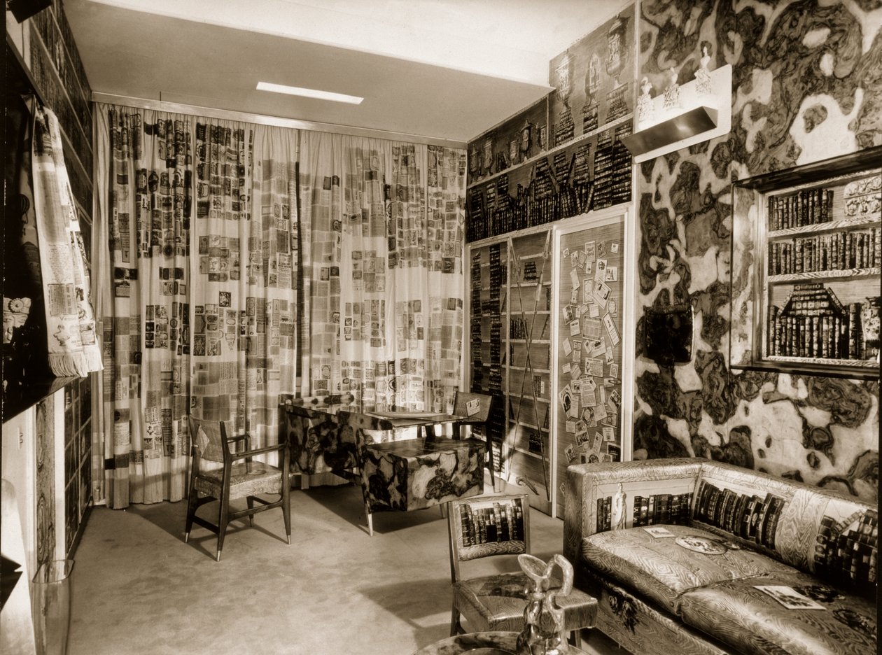 شقة من تصميم Fornasetti ، 1950s بواسطة مصور فرنسي