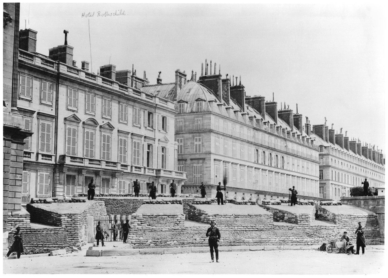 الحاجز خلال كومونة باريس في Rue de Rivoli ، 1871 بواسطة مصور فرنسي