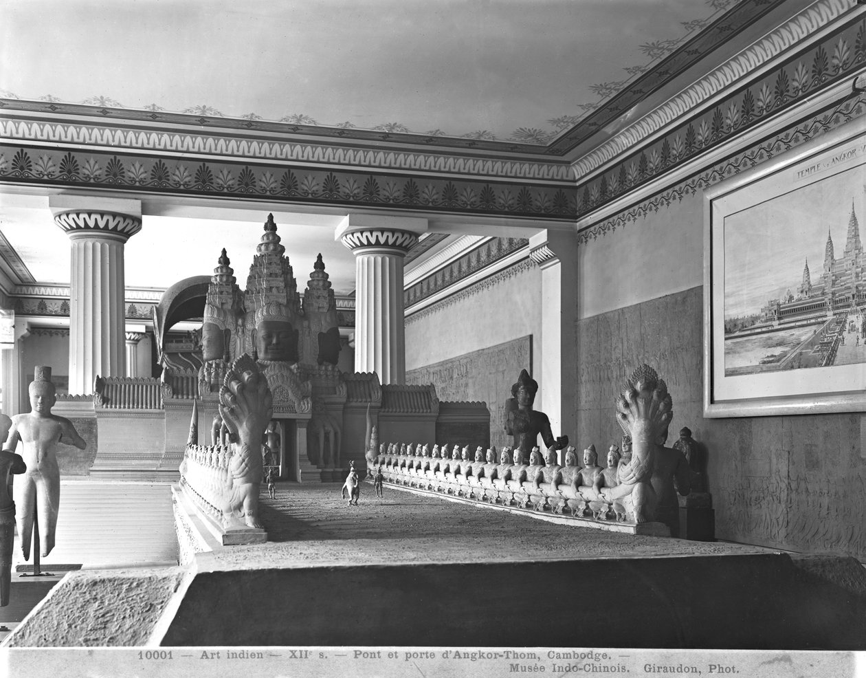 جسر ومدخل أنكور توم ، ج .1912 بواسطة مصور فرنسي
