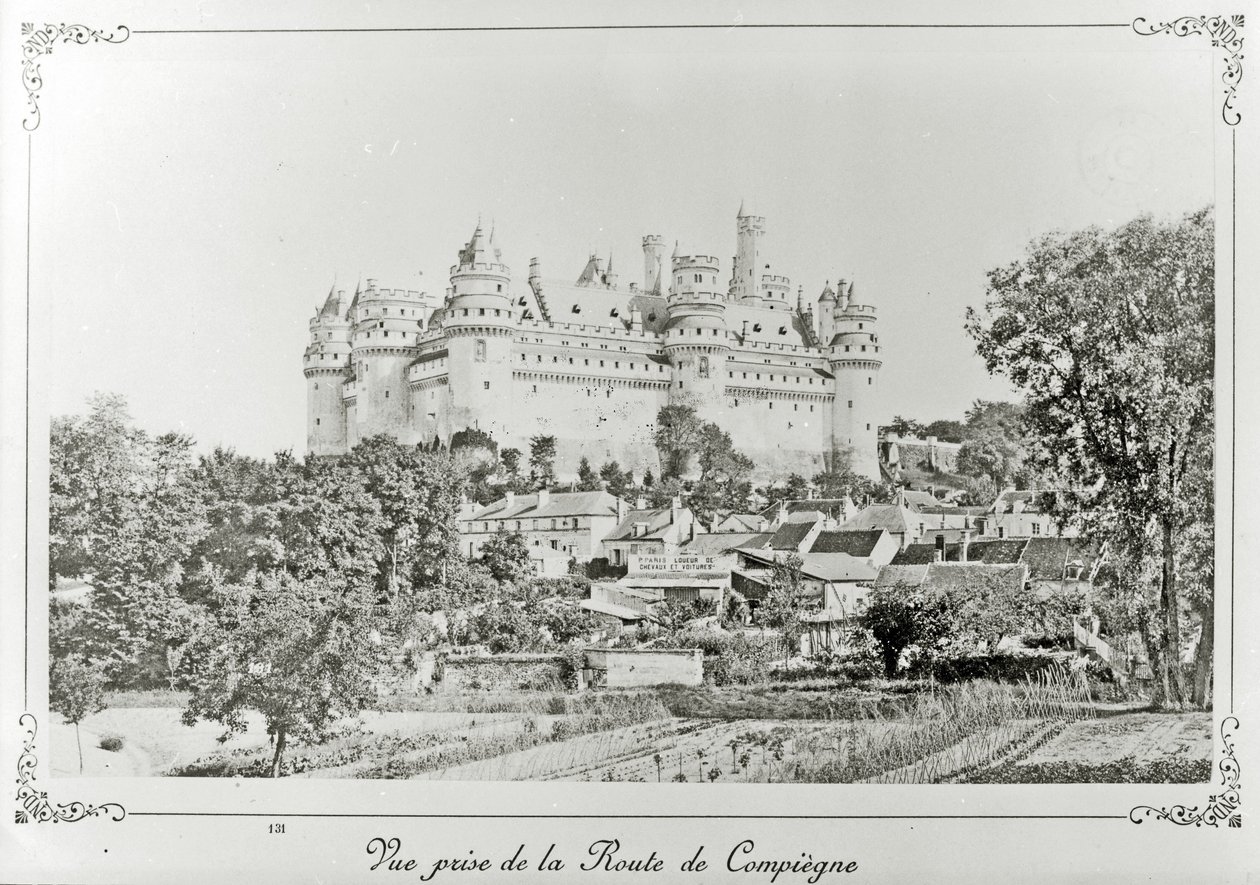 Château de Pierrefonds بعد الترميم بواسطة Viollet-le-Duc بواسطة مصور فرنسي