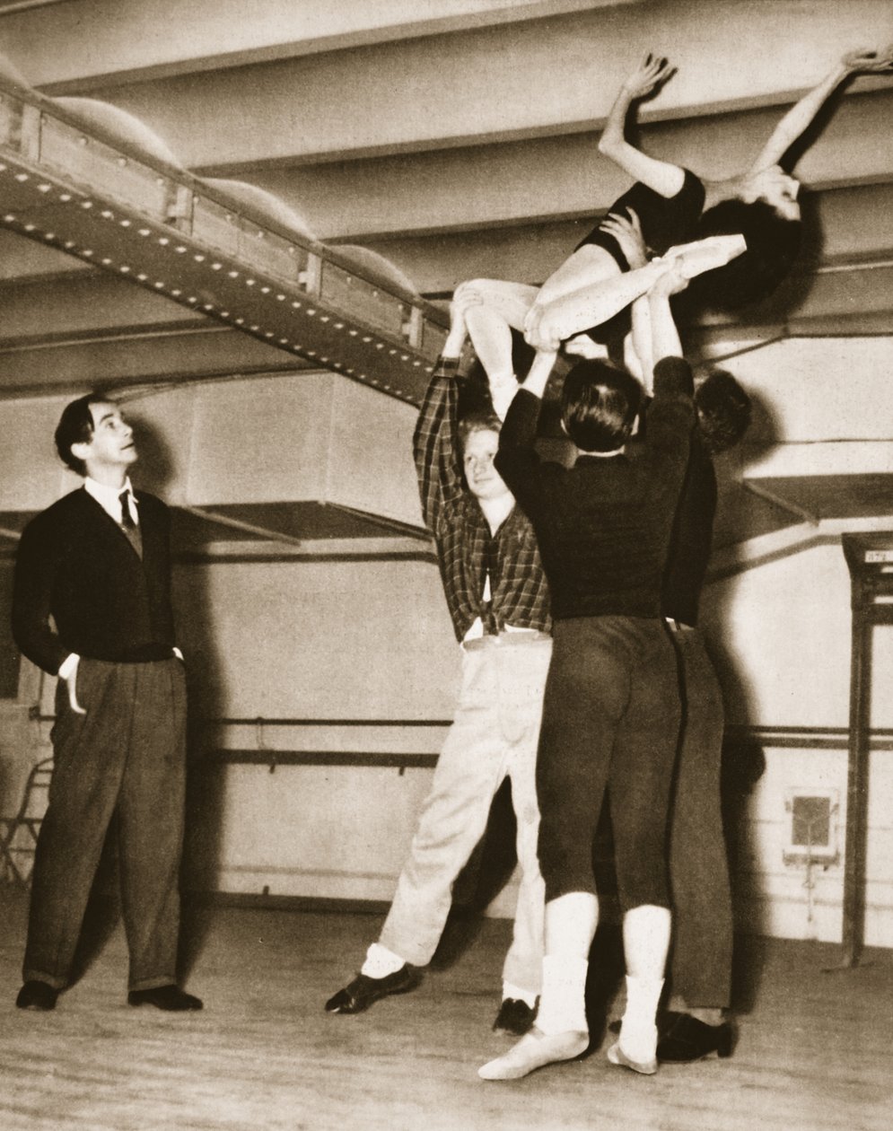 ديفيد ليشين خلال بروفة Un Coeur de Diamant ، من Grand Ballet de Monte-Carlo ، 1949 (التصوير الفوتوغرافي) بواسطة مصور فرنسي