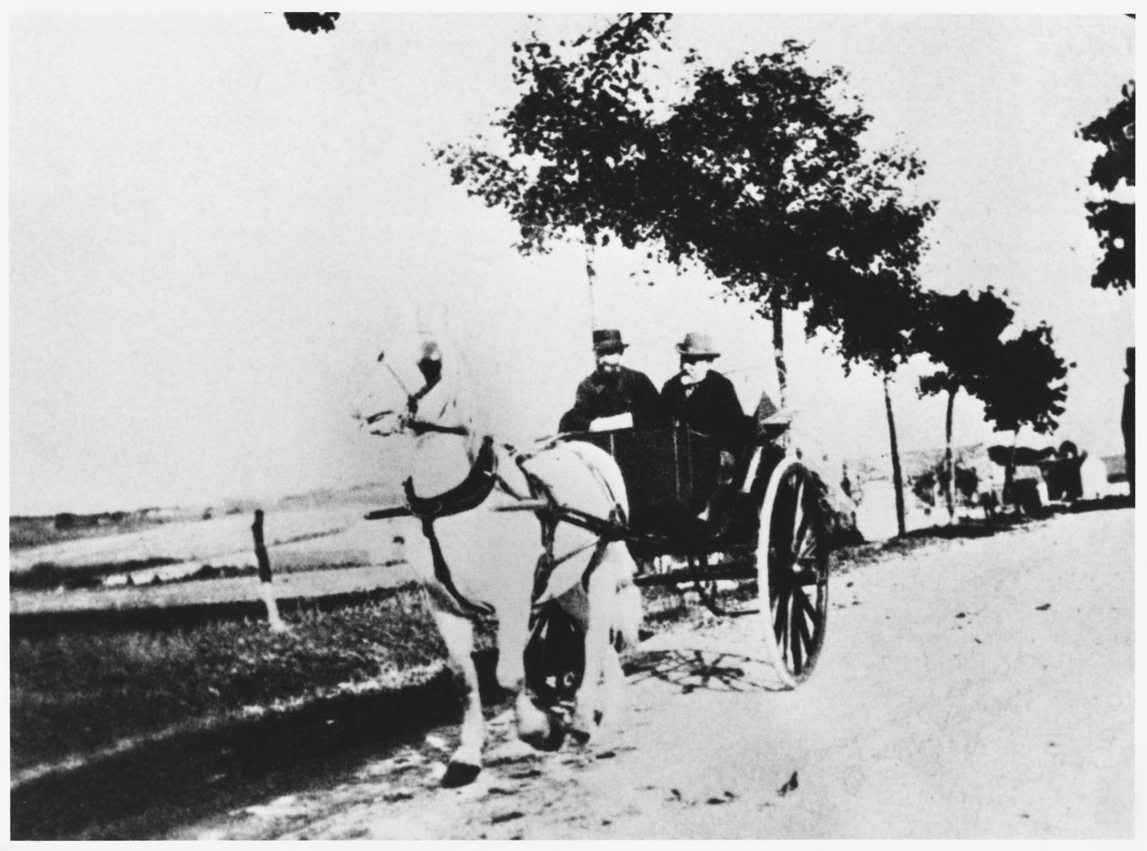 إدغار ديغاس (1834-1917) وصديق في الريف بواسطة مصور فرنسي