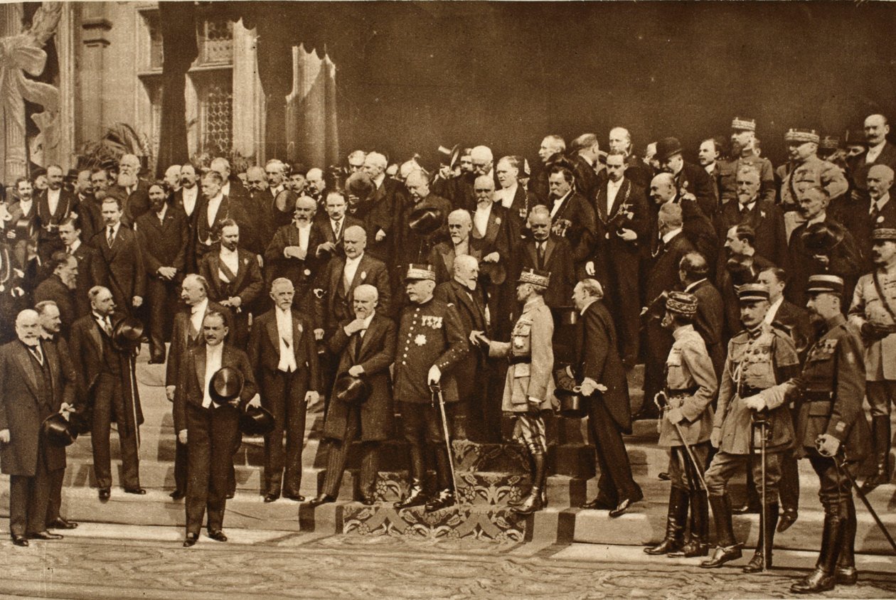 تجمع بعض من الرجال العظماء الذين قادوا فرنسا عبر سنوات من التجربة إلى النصر ، 1914-1919 بواسطة مصور فرنسي