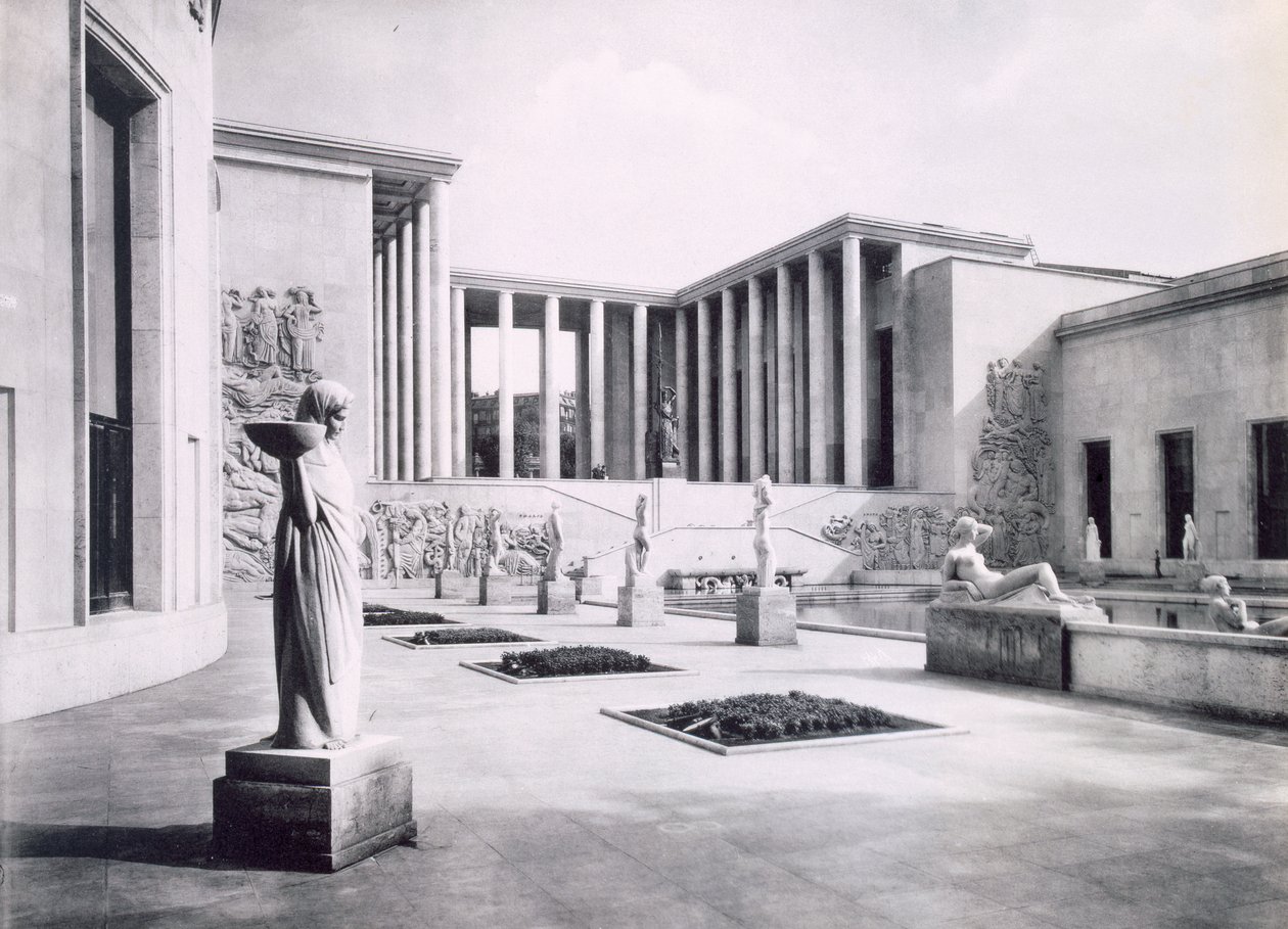 الفناء الداخلي لمتحف الفن الحديث في معرض باريس الدولي ، 1937 بواسطة مصور فرنسي