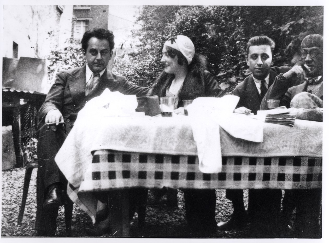 مان راي (1890-1976) مادلين أنسباخ ، روبرت ديسنوس (1900-45) وليونارد فوجيتا (1886-1968) ج. بواسطة مصور فرنسي