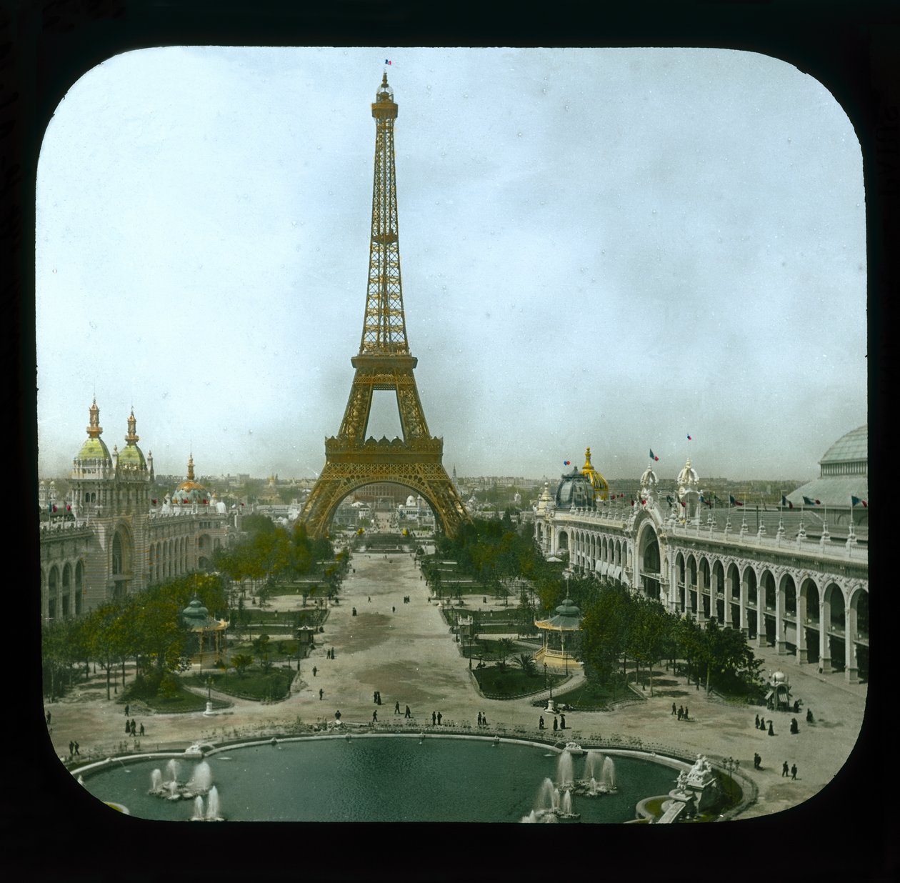 معرض باريس: Champ de Mars وبرج إيفل ، 1900 (شريحة الفانوس) بواسطة مصور فرنسي