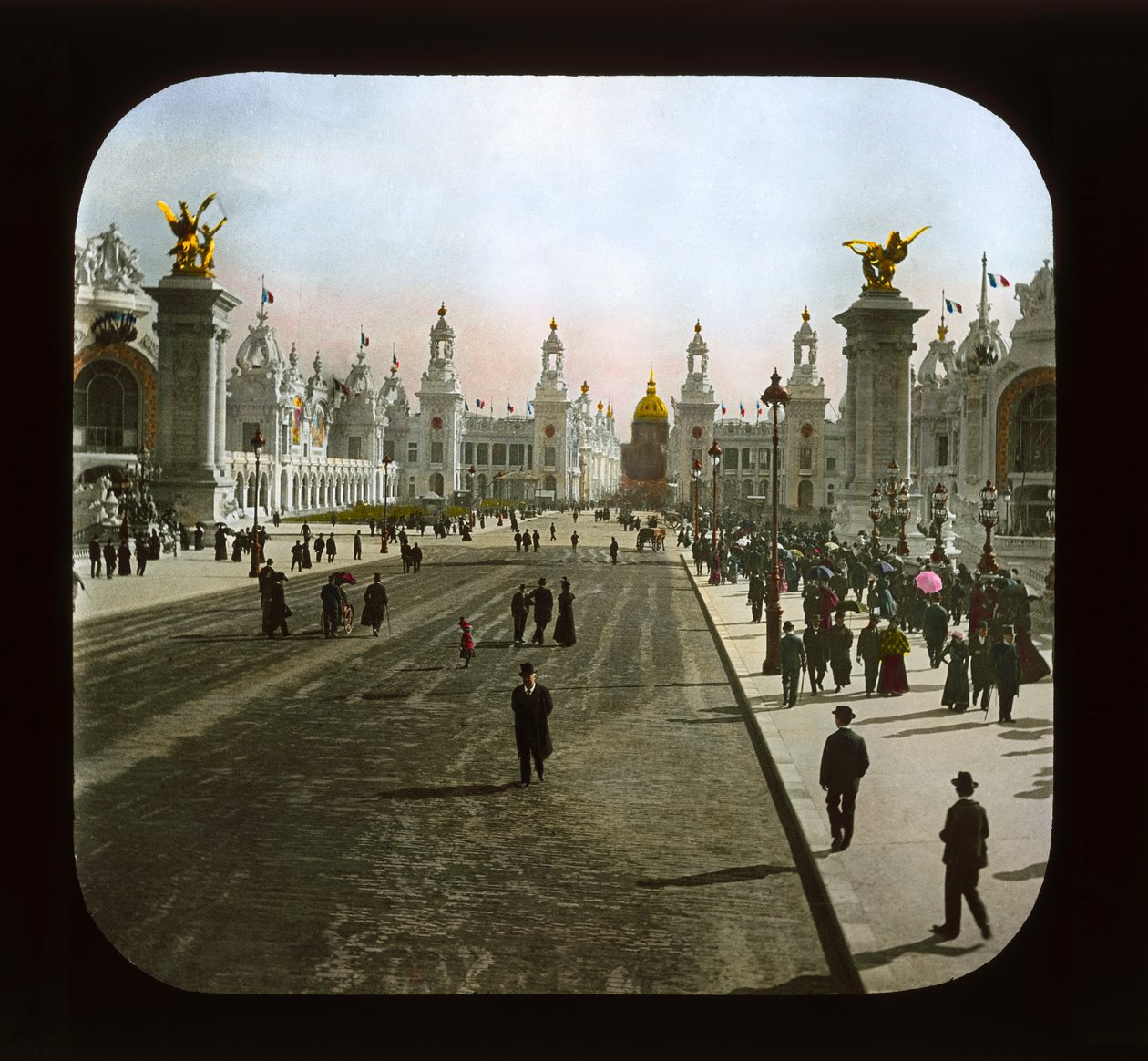 معرض باريس: Esplanade des Invalides ، باريس ، 1900 (شريحة الفانوس) بواسطة مصور فرنسي