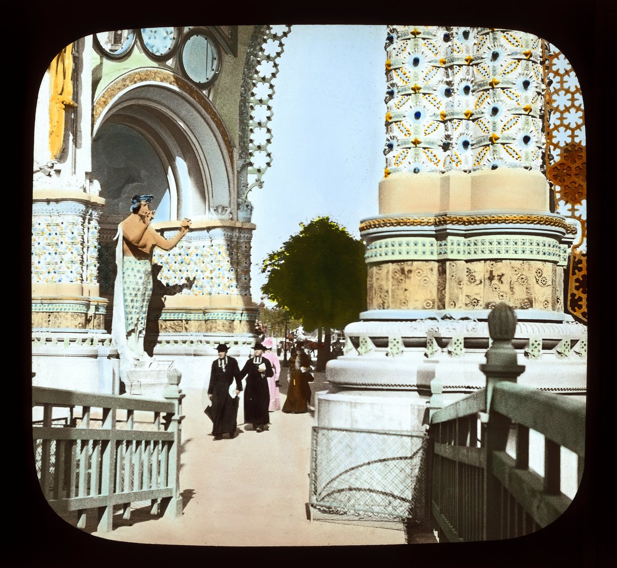 معرض باريس: ساحة الكونكورد ، بوابة المدخل ، 1900 (شريحة الفانوس) بواسطة مصور فرنسي
