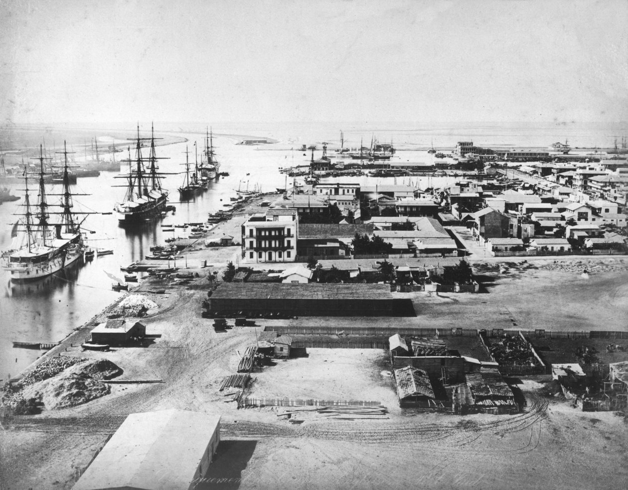 بورسعيد وقناة السويس 1875 بواسطة مصور فرنسي