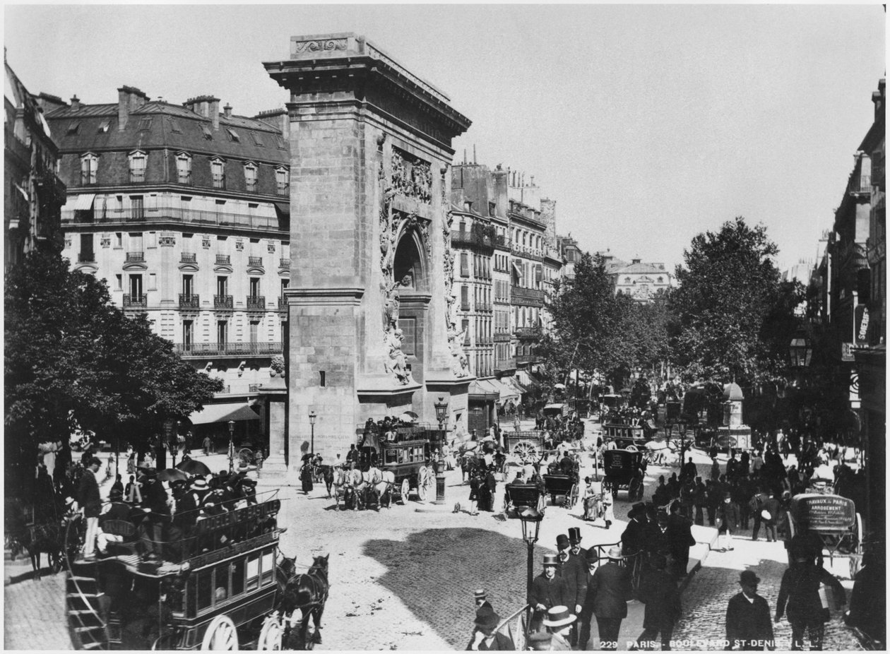Porte and boulevard Saint-Denis ، باريس ، c.1900 بواسطة مصور فرنسي