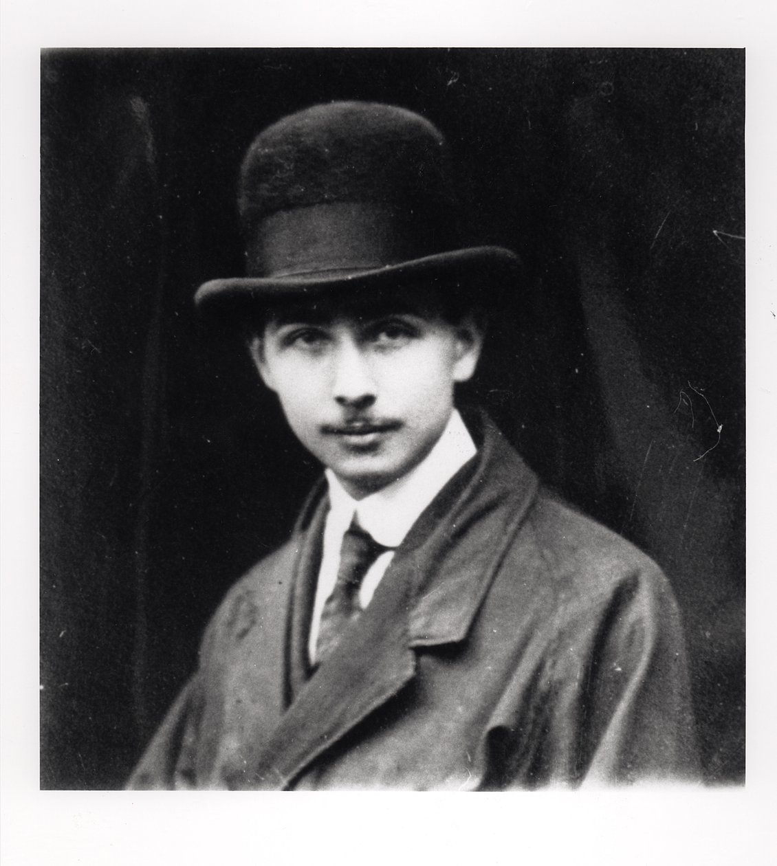 صورة لويس أراغون (1897-1982) 1920 بواسطة مصور فرنسي