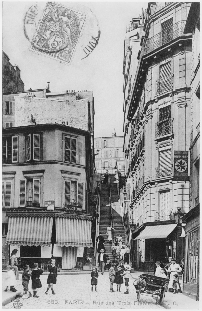 بطاقة بريدية تصور Rue des Trois Freres في باريس ، c.1900 بواسطة مصور فرنسي