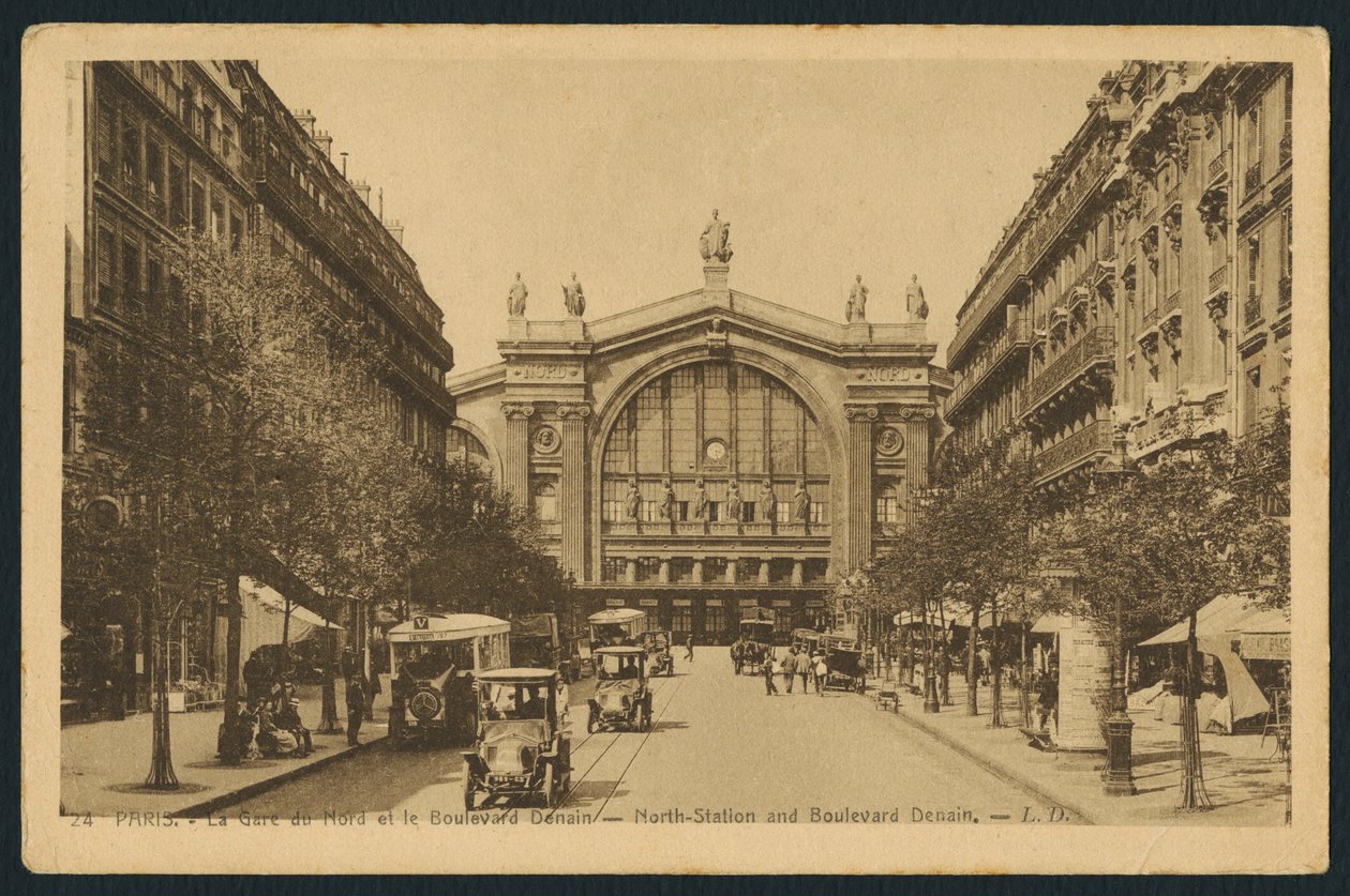 بطاقة بريدية تصور Gare du Nord و Boulevard Denain في باريس ، حوالي عام 1920 بواسطة مصور فرنسي