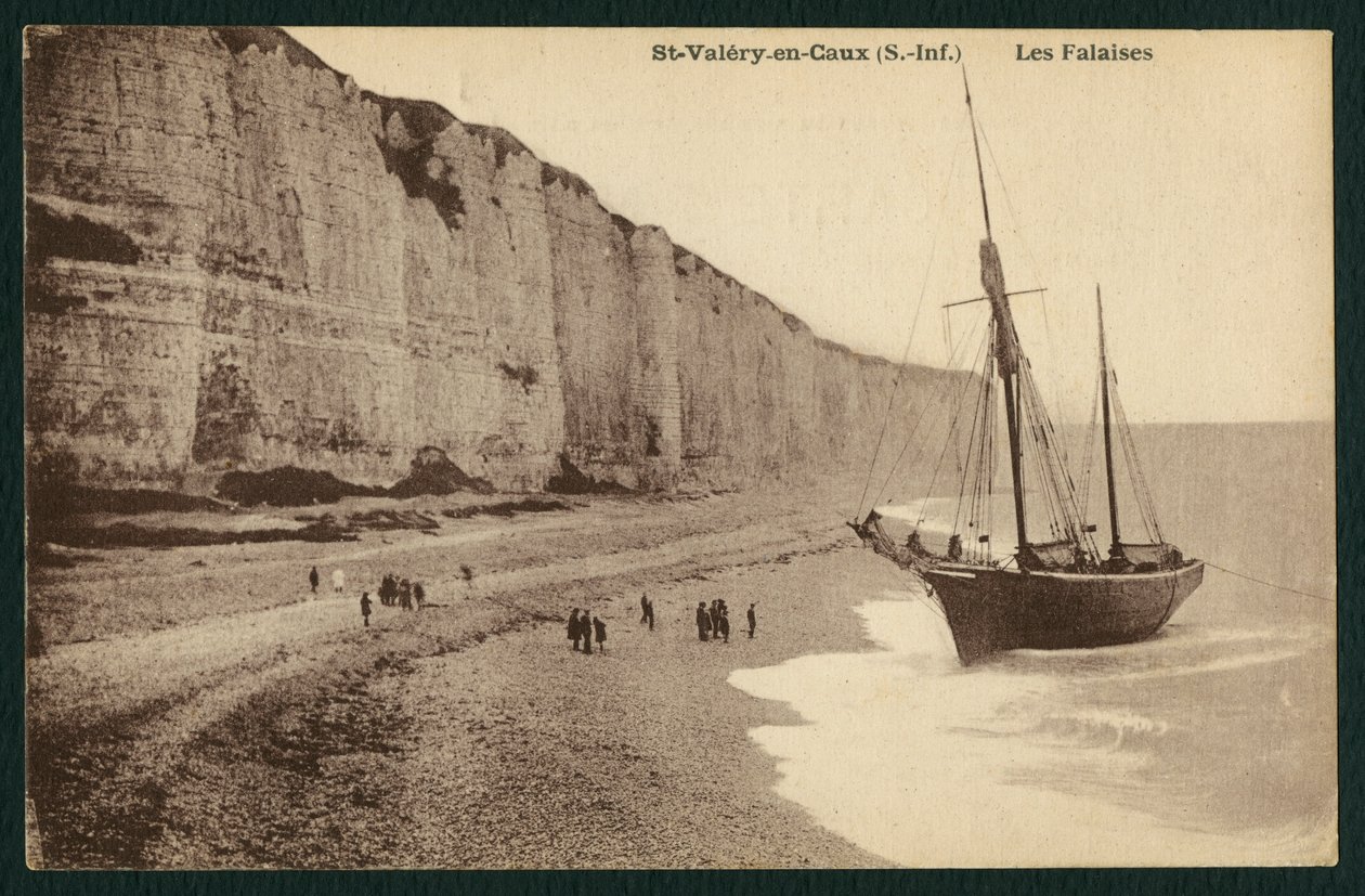 بطاقة بريدية تصور المنحدرات في Saint-Valery-en-Caux ، c.1900 بواسطة مصور فرنسي
