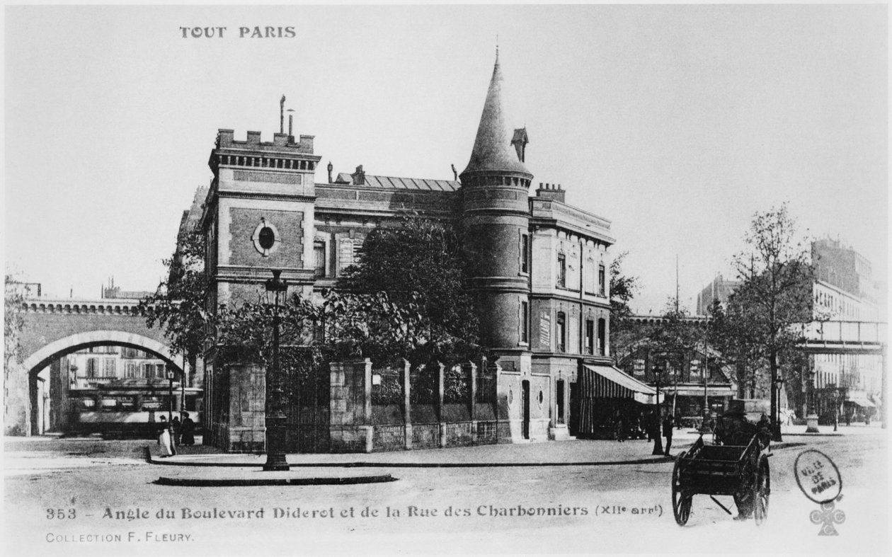 بطاقة بريدية تصور الزاوية Boulevard Diderot و Rue des Charbonniers ، باريس ، c.1900 بواسطة مصور فرنسي