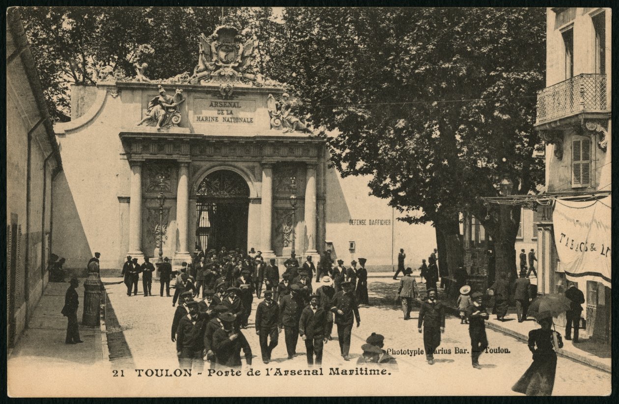 بطاقة بريدية تصور بوابة آرسنال البحرية ، طولون ، c.1900 (فوتوليثو) بواسطة مصور فرنسي