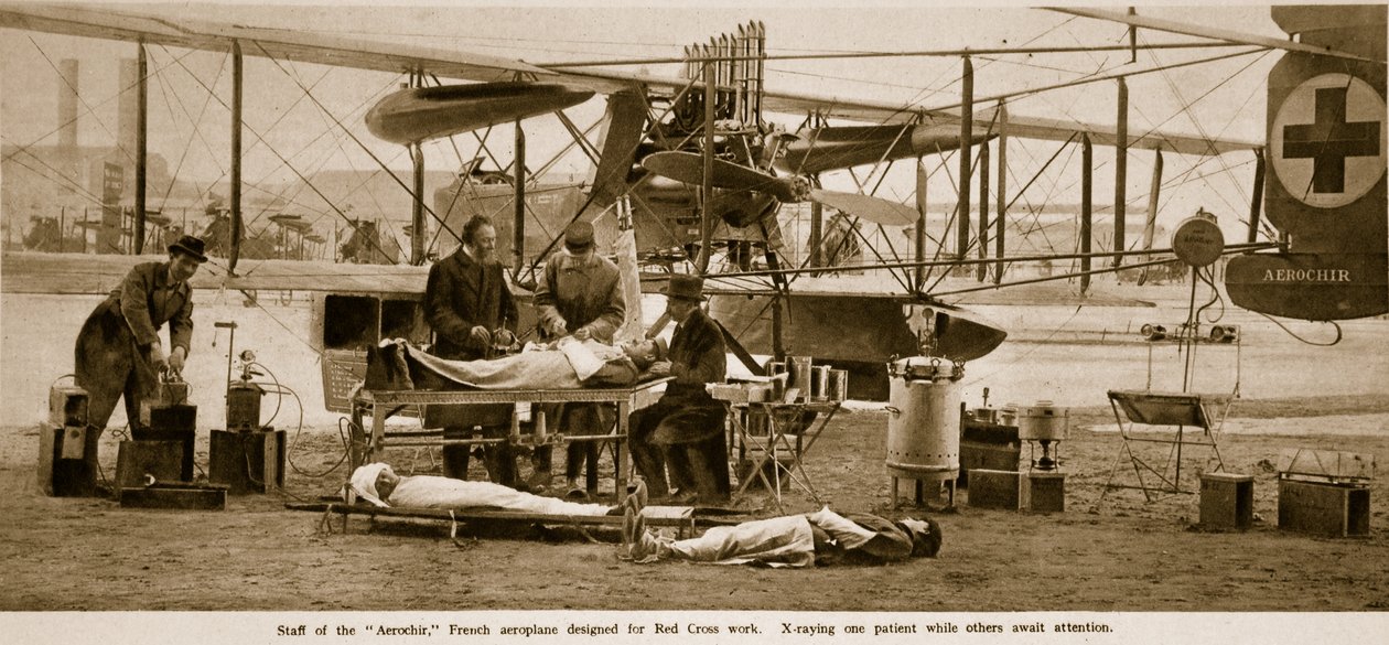 طاقم طائرة Aerochir ، الطائرة الفرنسية المصممة لعمل الصليب الأحمر ، 1914-1919 بواسطة مصور فرنسي