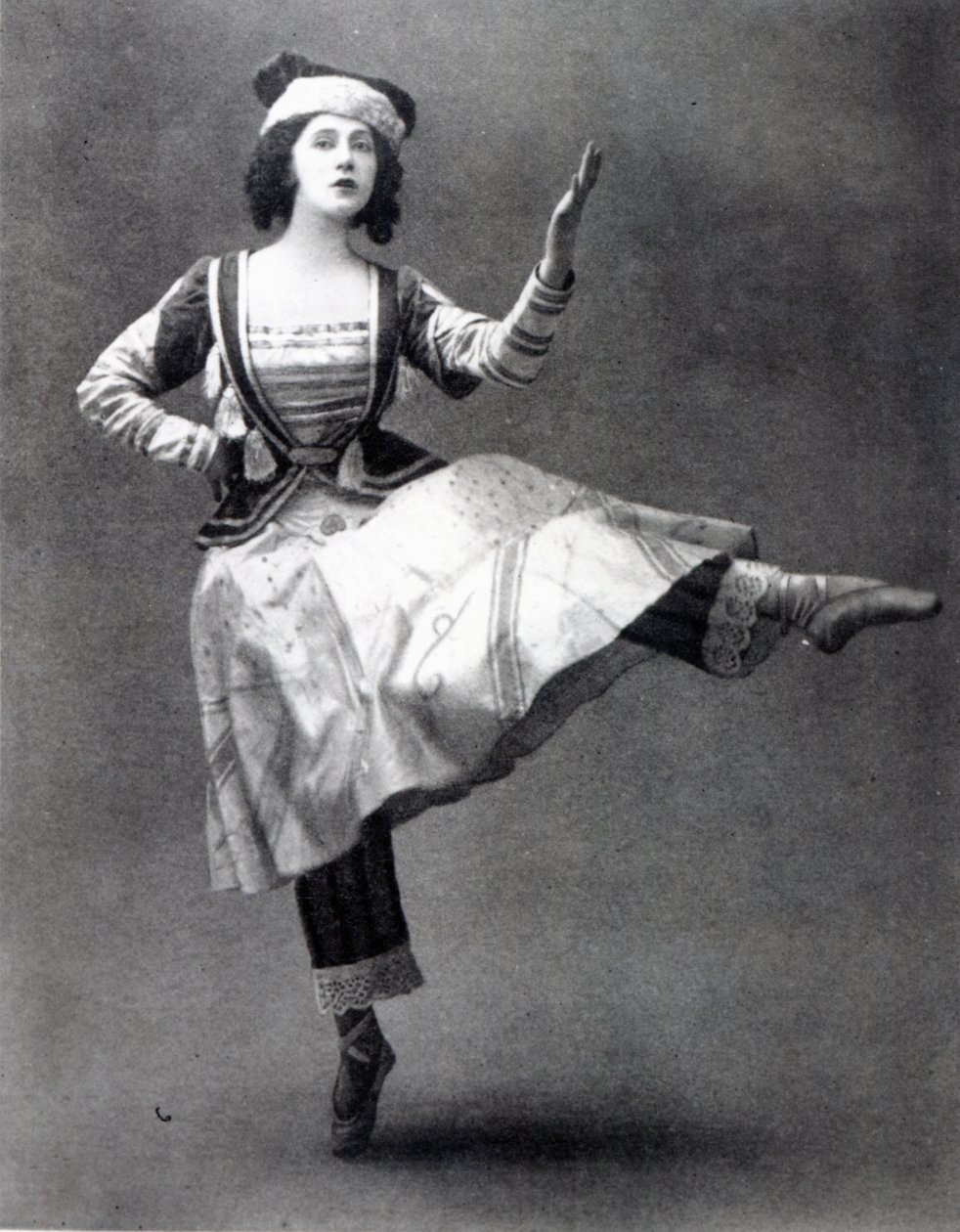 تمارا كارسافينا في الباليه "بتروشكا" ، 1911 بواسطة مصور فرنسي