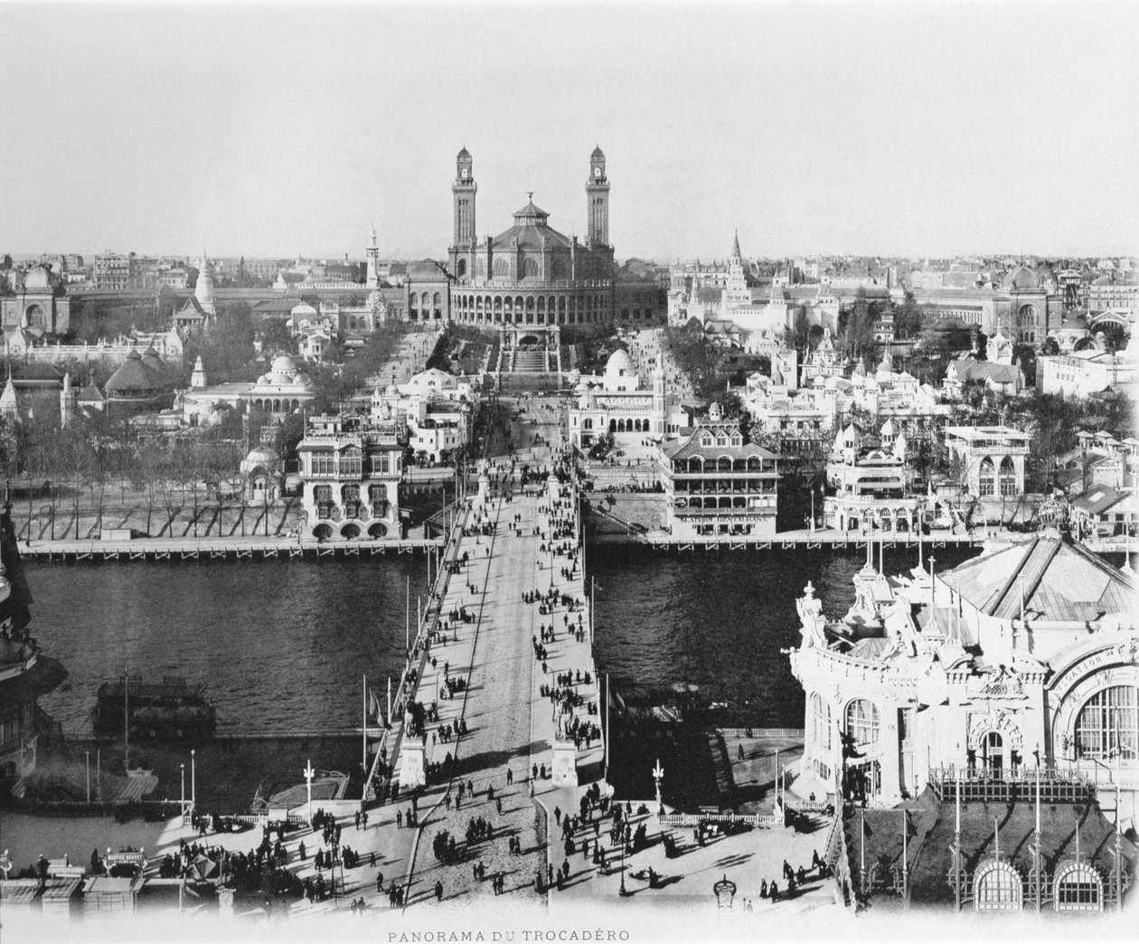 تروكاديرو يُرى من برج إيفل - المعرض العالمي في باريس ، 1900 بواسطة مصور فرنسي