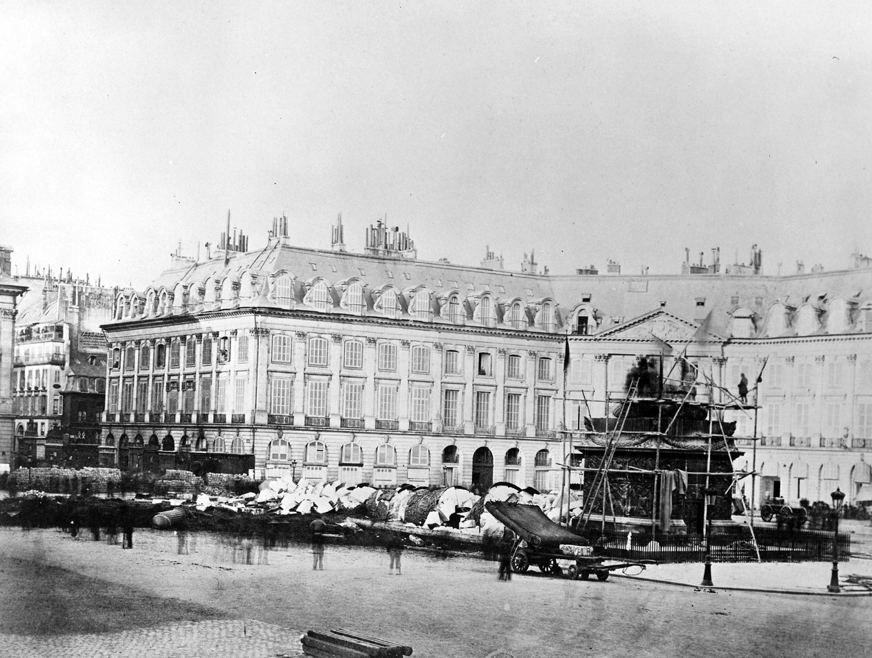 تم تفكيك عمود فاندوم ، 1871 بواسطة مصور فرنسي