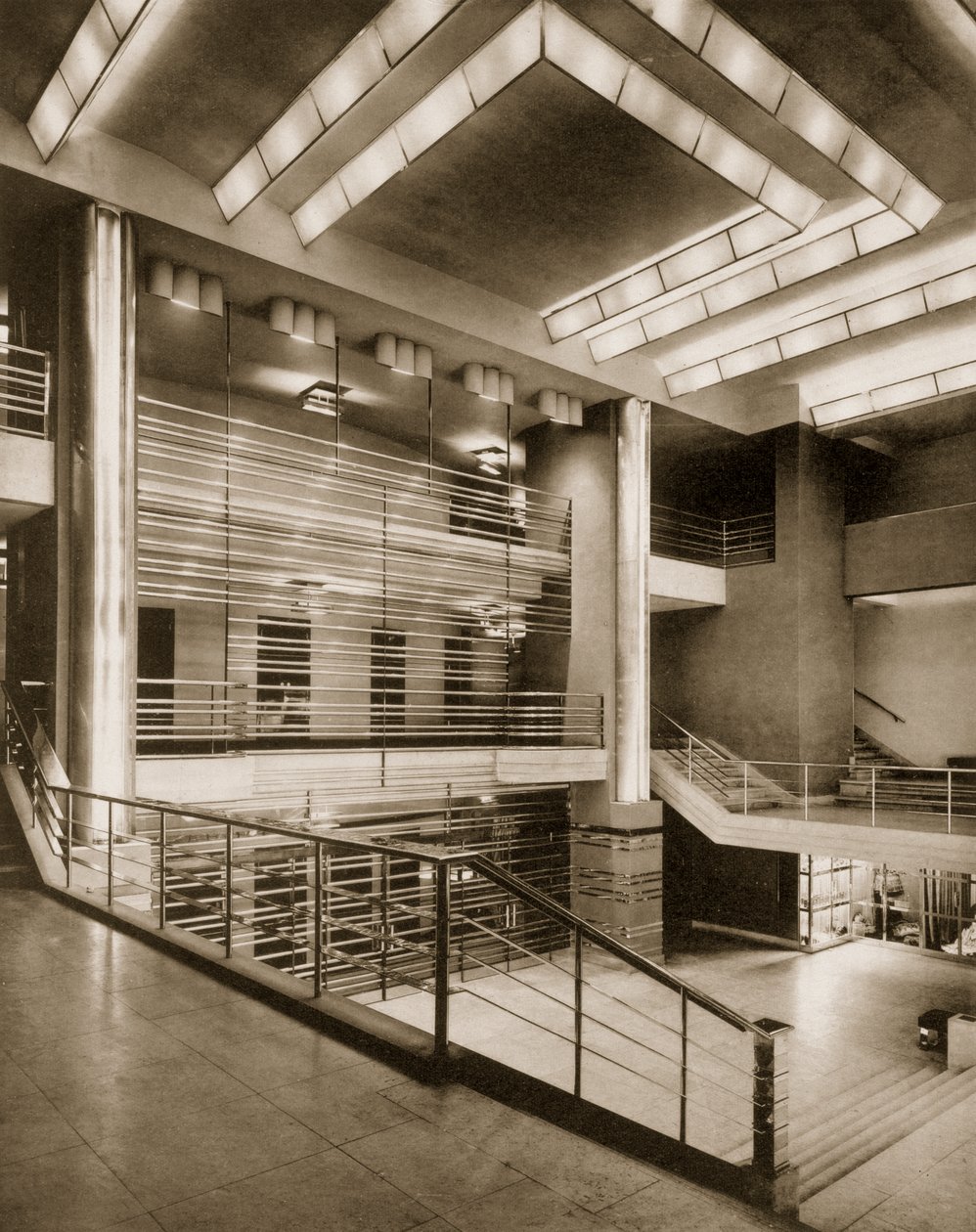 درج القاعة والشرفة المشوية لمسرح Pigalle ، 1920s بواسطة مصور فرنسي