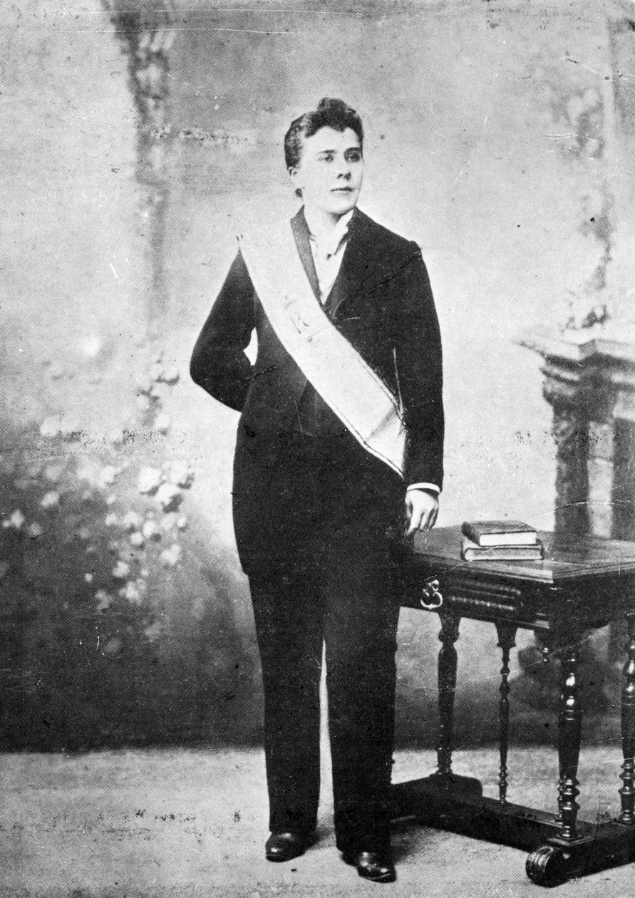 ما يسمى ب ديانا فوغان ، مرتدية زي مفتش البلادي ، حوالي 1895 بواسطة مصور فرنسي