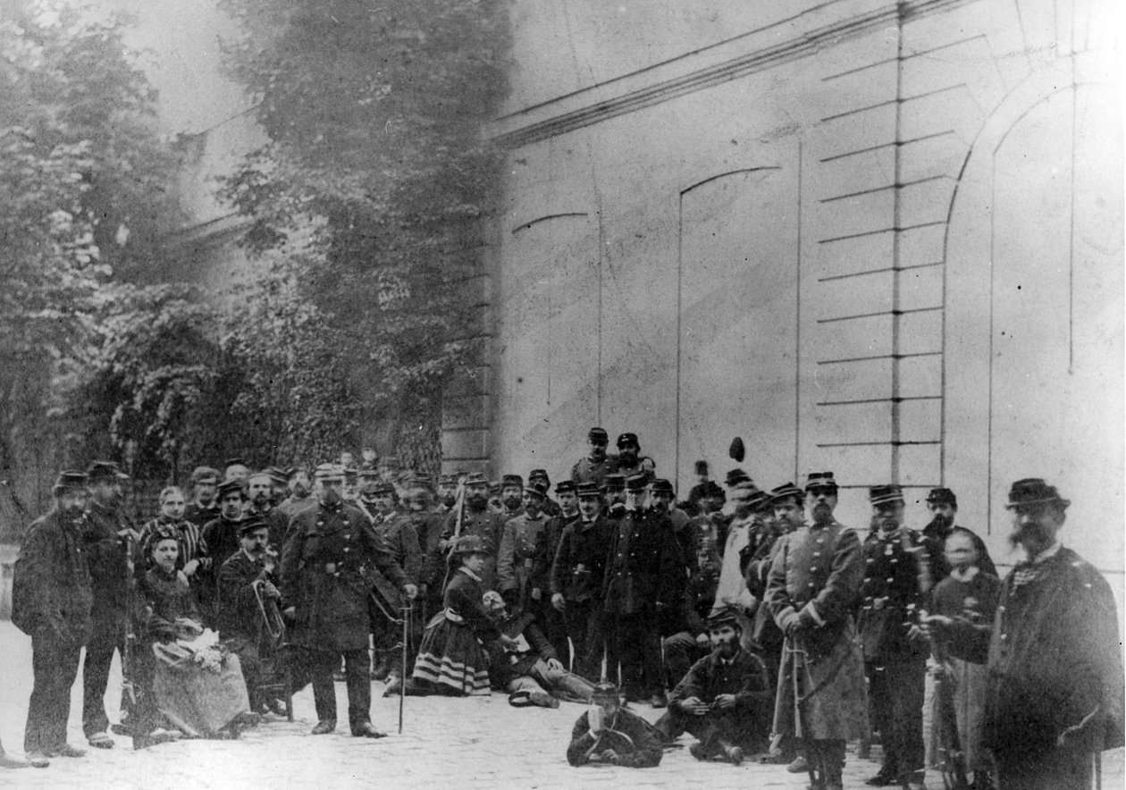 قوات كومونة باريس ، 1871 بواسطة مصور فرنسي