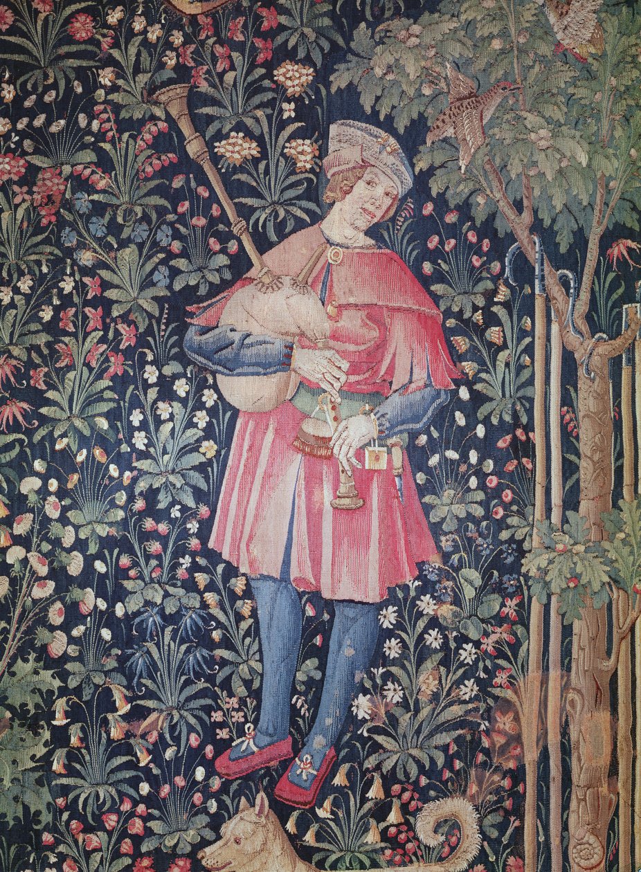 رجل يعزف على مزمار القربة ، التفاصيل من "La Danse" ، جزء من "La Noble Pastorale" ، c.1500 (نسيج صوف وحرير) بواسطة المدرسة الفرنسية