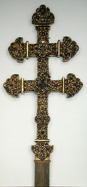 صليب من دير كليرمارايس (ذهب مرصع بأحجار شبه كريمة) (انظر أيضًا 232670) بواسطة المدرسة الفرنسية