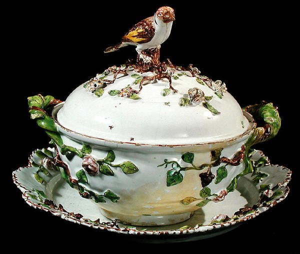 Sceaux عشب حساء الفخار مع تفاصيل الطيور والفرع (القيشاني) بواسطة المدرسة الفرنسية