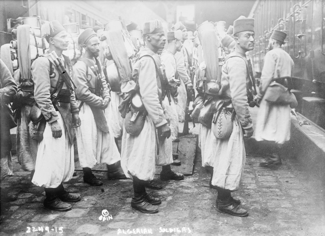 الجنود الجزائريون 1914-1915 بواسطة مصور فرنسي