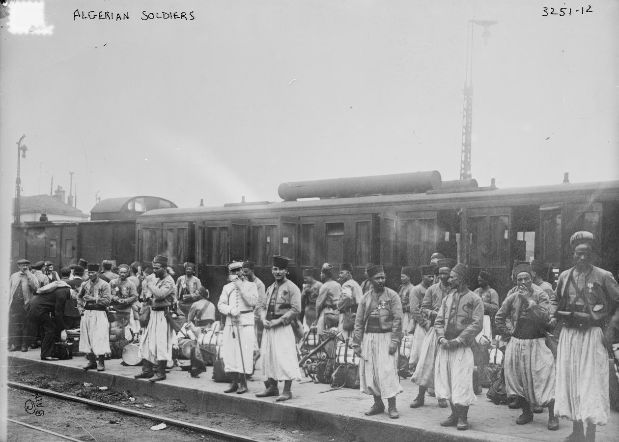 الجنود الجزائريون 1914-1915 بواسطة مصور فرنسي