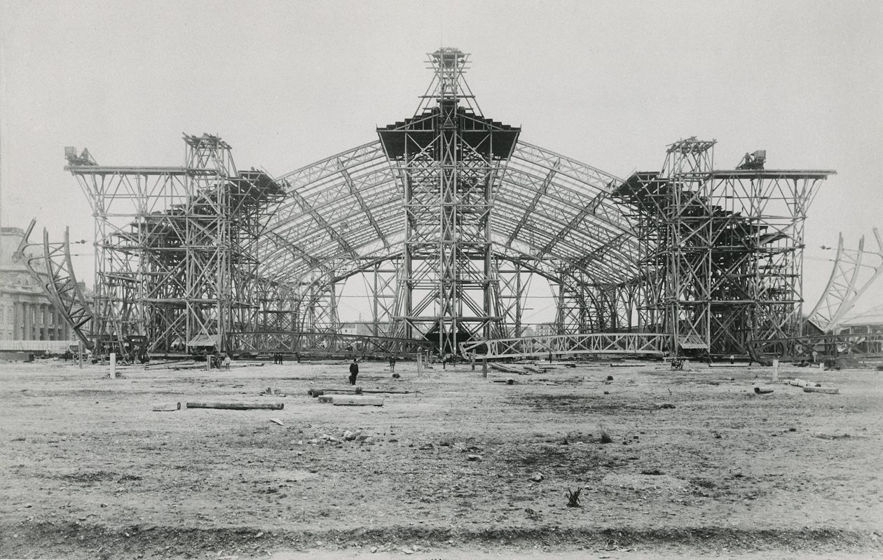 بناء Galerie des Machines for Exposition Universelle لعام 1889 بواسطة مصور فرنسي