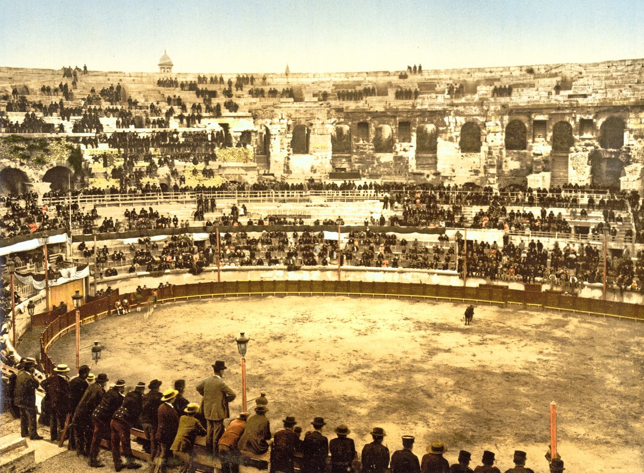 داخل المدرج في نيم ، 1890-1900 بواسطة مصور فرنسي