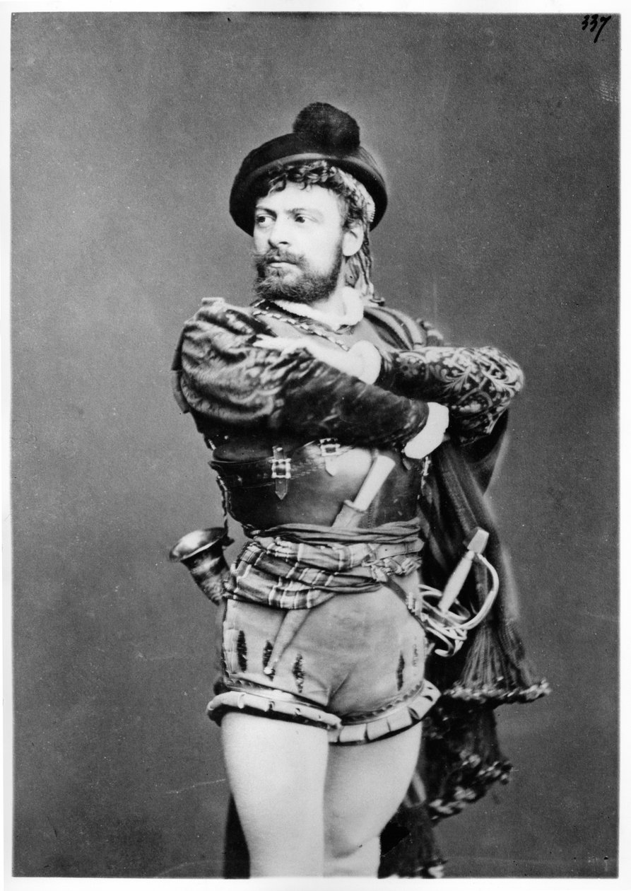 مونيت سولي (1841-1916) مثل Hernani في "Hernani ou l&39;Honneur Castillan" للمخرج فيكتور هوغو (1802-85) بواسطة مصور فرنسي